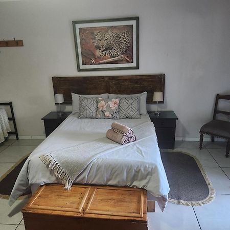 Mimosa Guesthouse Колесберг Екстериор снимка